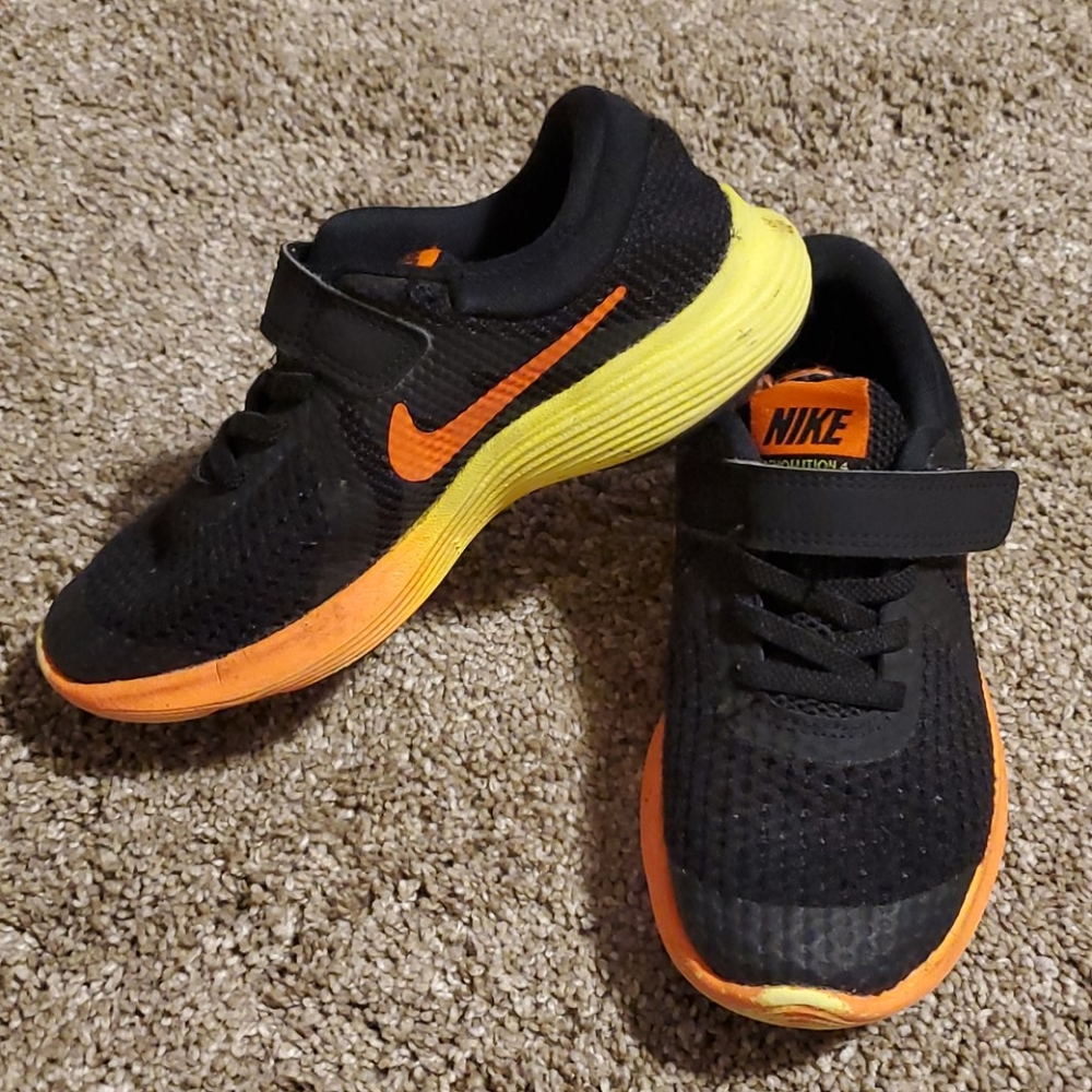 Toddler boys Nike Revolution 4